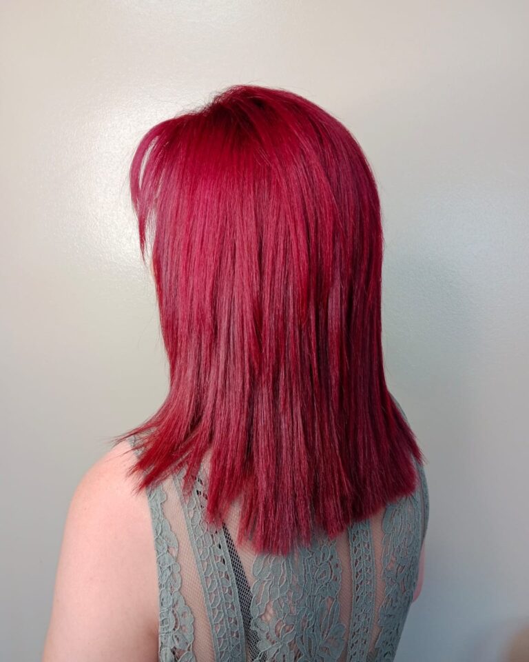Cabello teñido con coloración orgánica