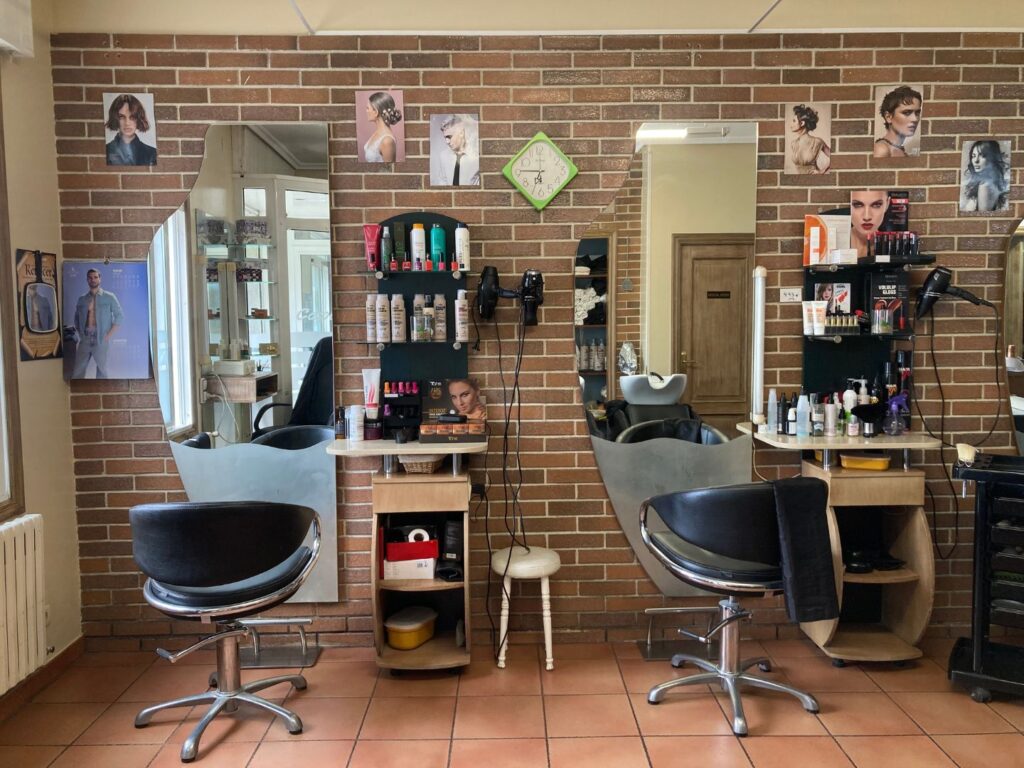 Interior de Caper, peluquería y centro de estética unisex en el barrio de Matamá, Vigo